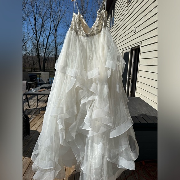 David’s Bridal Wedding Dress💍Plus size!24W Beaded bodice w/ tiered skirt- Ivory - Picture 6 of 8